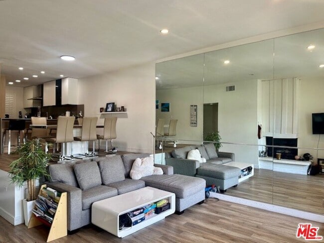 Photo - 7217 Marina Pacifica Dr S