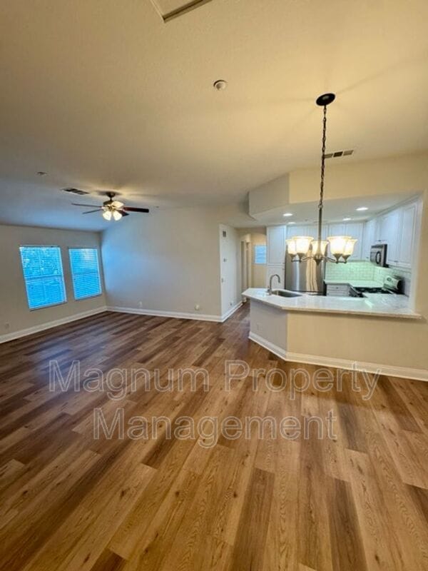 Photo - 41685 Woodridge Ave