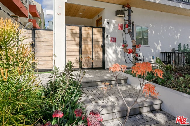 Photo - 11241 Morrison St Unit 7