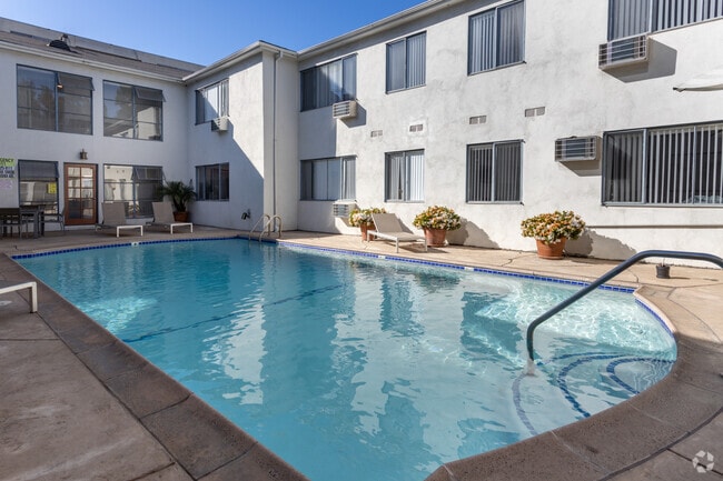 Large Swimming Pool - Brentfair Towers