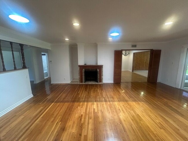 Photo - 429 Paulette Pl