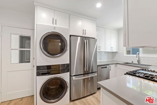 Photo - 1250 N Crescent Heights Blvd Unit 2