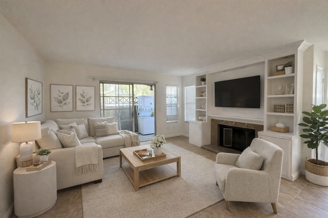 Building Photo - Walk to Eastlake! Bright 2BR/2BA Ground Floor Apartment with Tile Flooring & Parking Unit 104