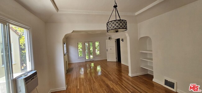 Photo - 1135 Cardiff Ave