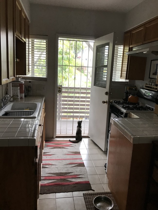Building Photo - 908 Robinson St Rental