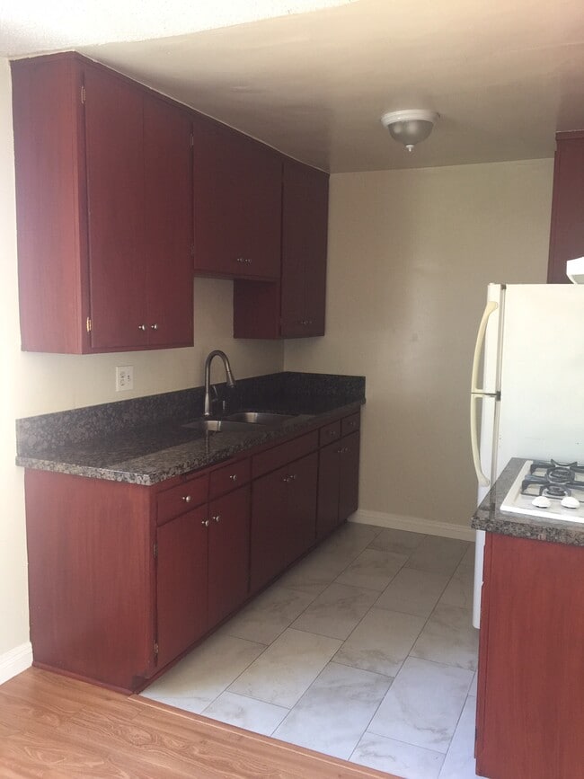 Building Photo - 5015 Kester Av e