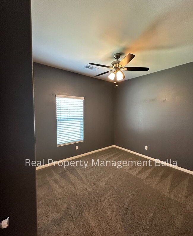 Photo - Cul-de-Sac Comfort + Space for Everyone