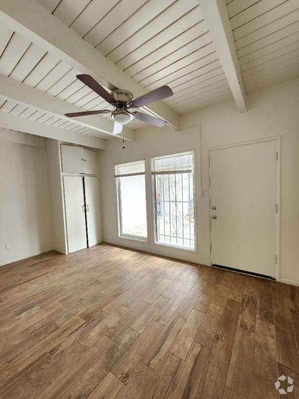 Building Photo - 1909 Beachwood Dr Unit 9 Rental