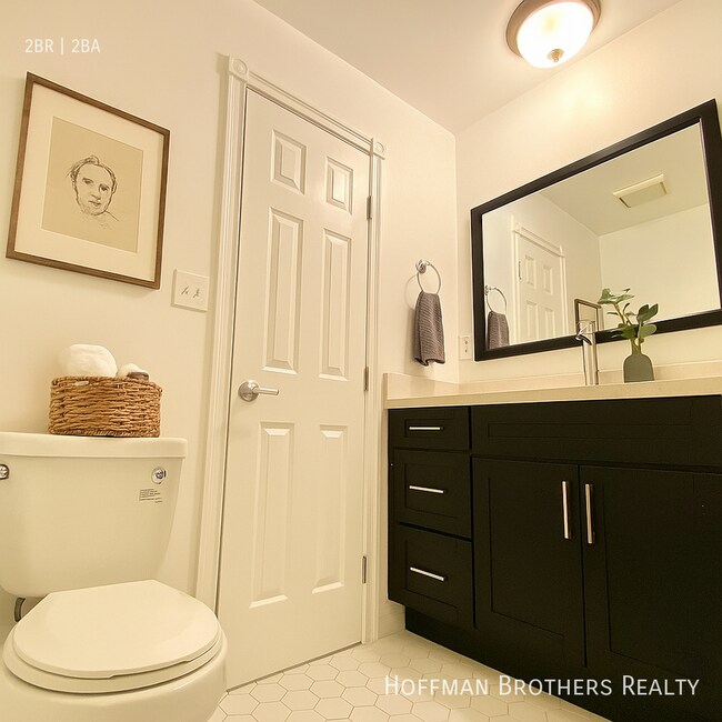 Photo - 2106 S Bentley Ave Unit 2