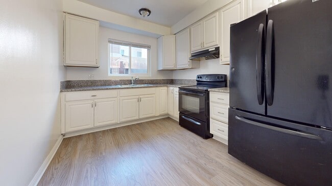 Photo - 1835 Pine Ave