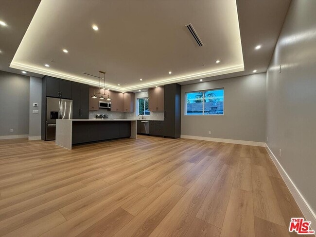 Building Photo - 6532 Varna Ave