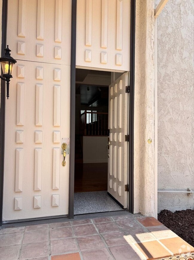 Building Photo - Welcome to this stunning 2 bedroom 2.5 bat... Rental