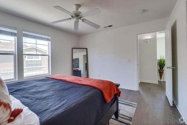 Building Photo - 8713 Plaza Sq Rental