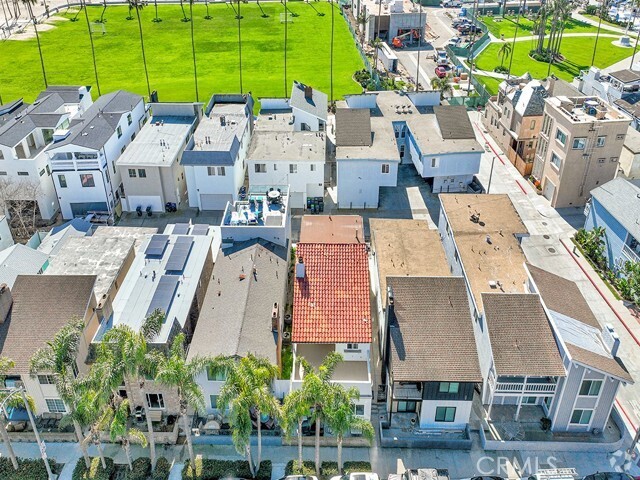 Building Photo - 907 E Balboa Blvd Rental