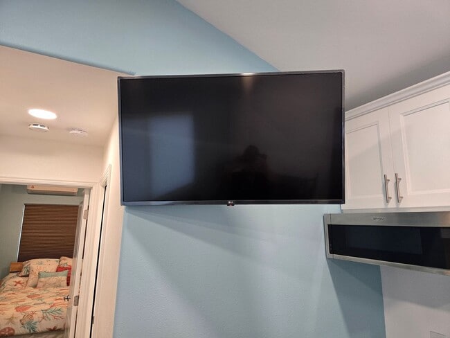 Photo - Fully Furnished 1 Bedroom, 1 Bathroom ADU In Fountain Valley! Call Today