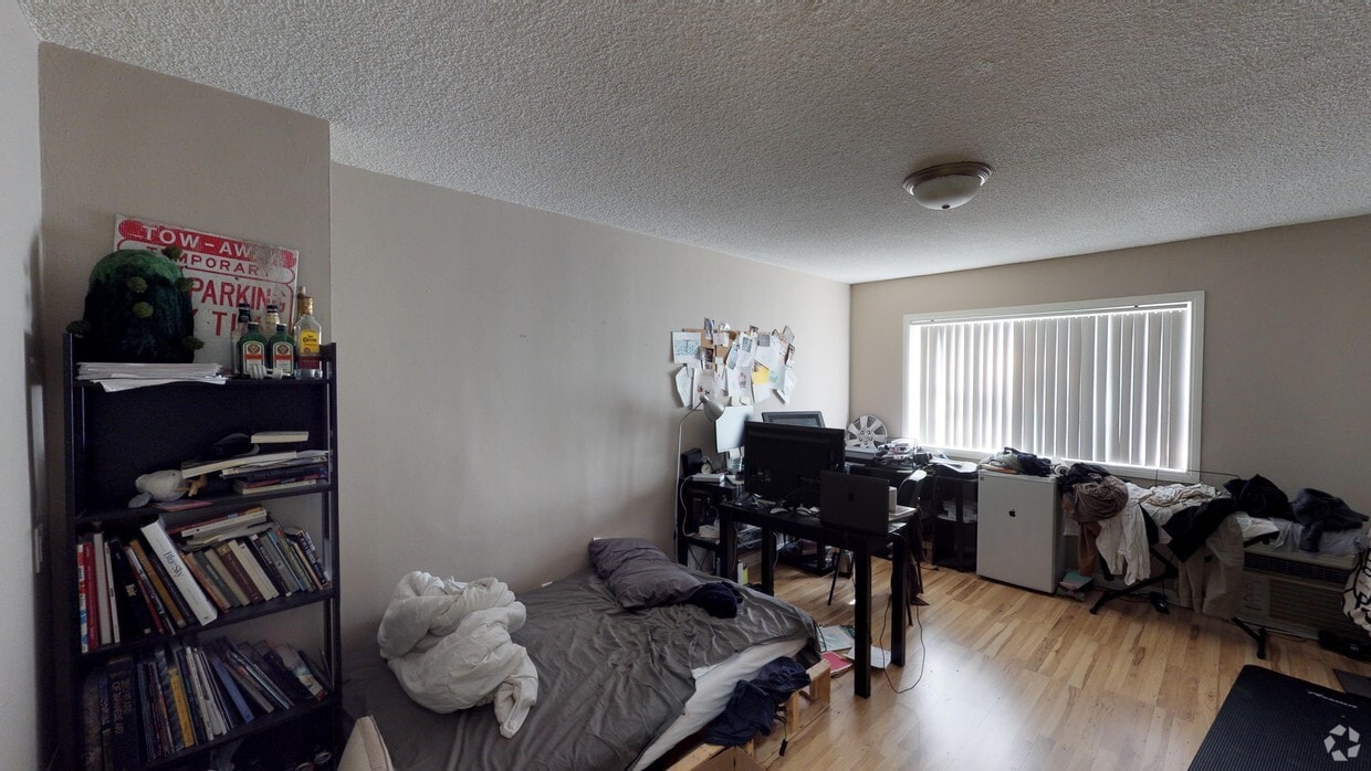 3D Tour - D19--Hoover House--3036 South Hoover Street