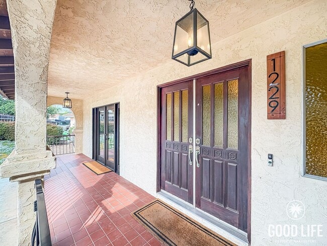 Photo - Spacious Vista Home with Large Lot, Designer Finishes & Guest Suite