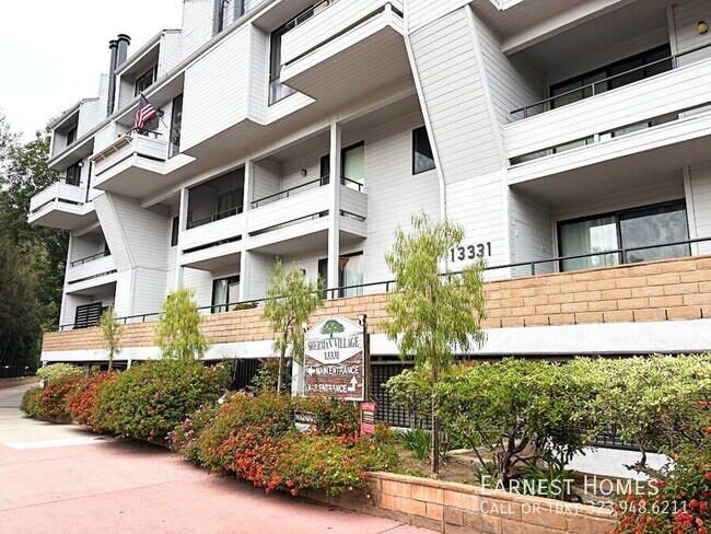 Building Photo - 13331 Moorpark St Unit 334 Rental