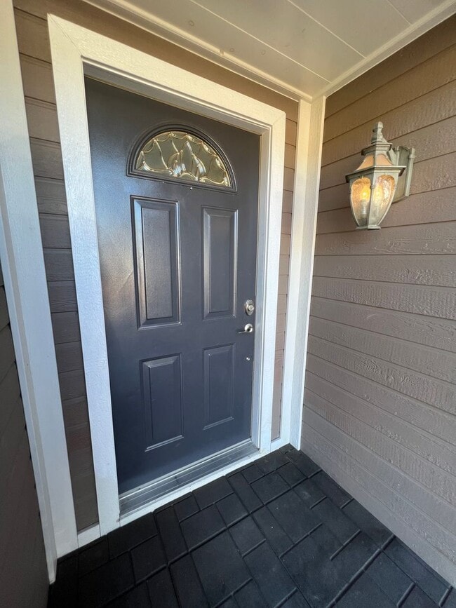 Photo - Three Bedrooms Two Bathrooms in Lakeside