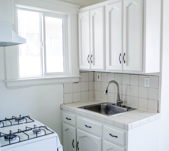 Photo - 836 S Burlington Ave Unit 4