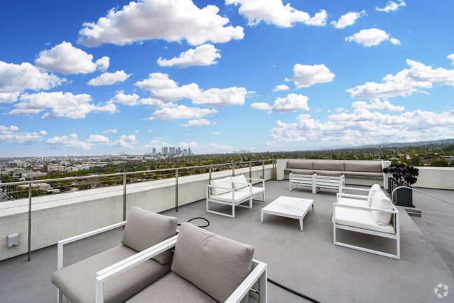 Building Photo - 838 N Doheny Dr Unit 1102 Rental