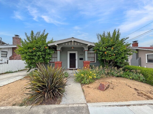 Stunning 3BD/1.5BA Home in North Park W/ W... - Stunning 3BD/1.5BA Home in North Park W/ W...