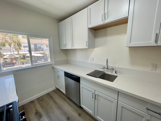 Photo - 1846 N Kingsley Dr