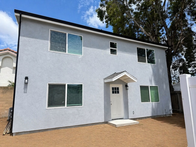 Building Photo - 1007 W 225th St