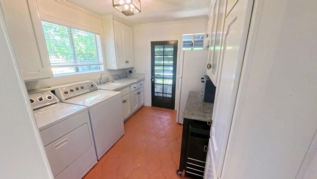Photo - 630 Beverly Dr Unit Studio