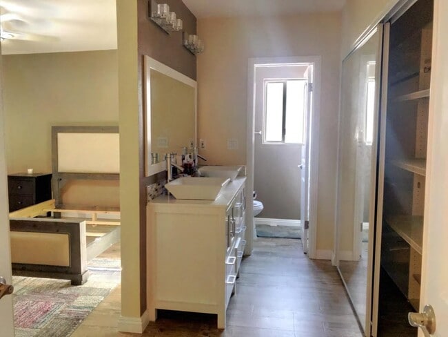 Photo - Beautifully updated house in Burbank Blvd ...