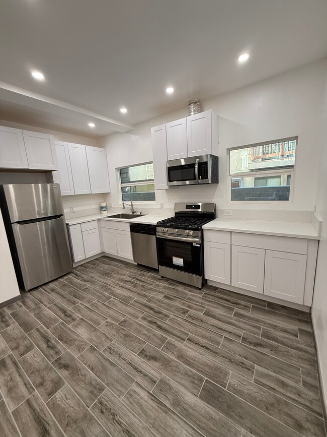 Building Photo - 14545 Margate St