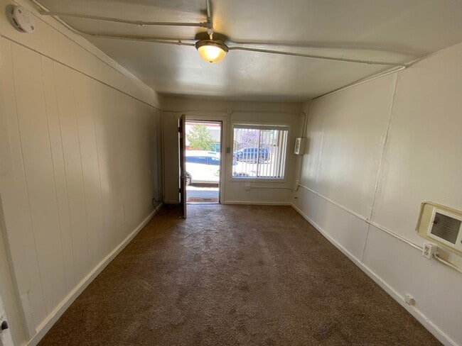 Photo - cla215* Unit 130a