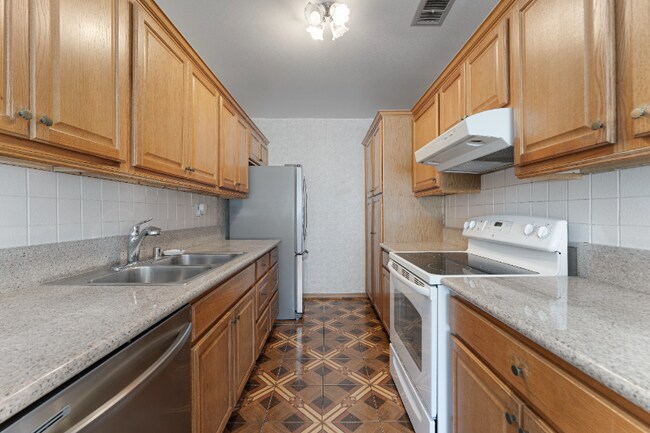 Photo - 5414 Newcastle Ave Unit 62