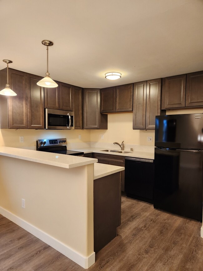 Building Photo - 800 N Mollison Ave Unit 32