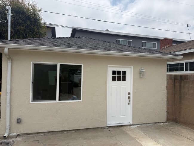Building Photo - 15820 Arcturus Ave Unit B