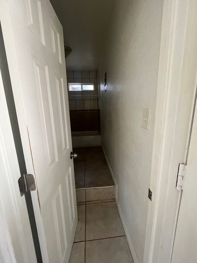 Photo - 1609-1611 Gundry Ave Unit 1611