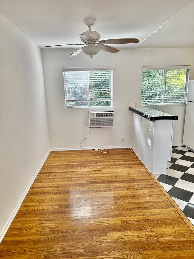 Photo - 4900 Woodman Ave