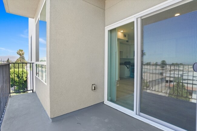 Photo - 8802 Van Nuys Blvd Unit 405