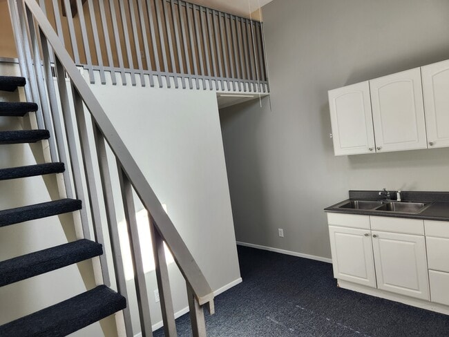 Building Photo - 5011 Loft