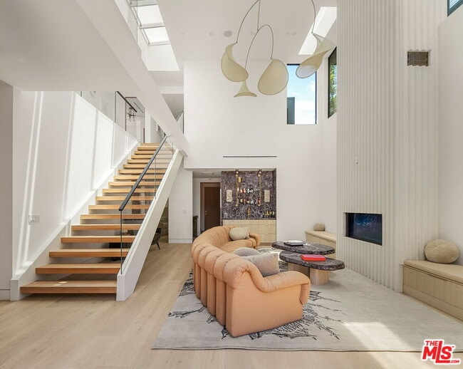 Photo - 738 Palms Blvd