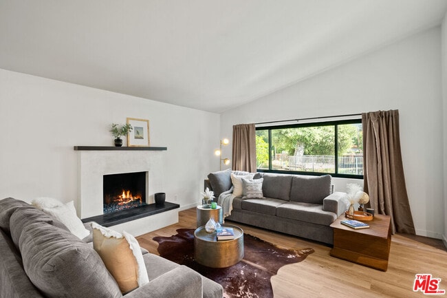 Photo - 1380 Old Topanga Canyon Rd