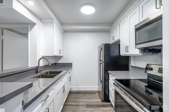 1BR, 1BA - 766SF - Kitchen - 339 Ardmore