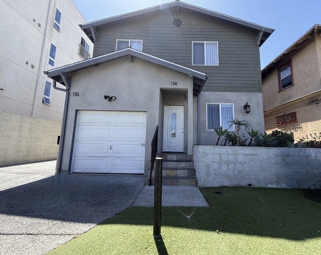 Photo - 114 W 50th St