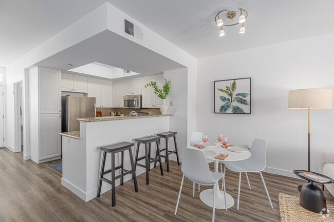 1BR, 1.5BA - 865SF - Dining Room - GEMA