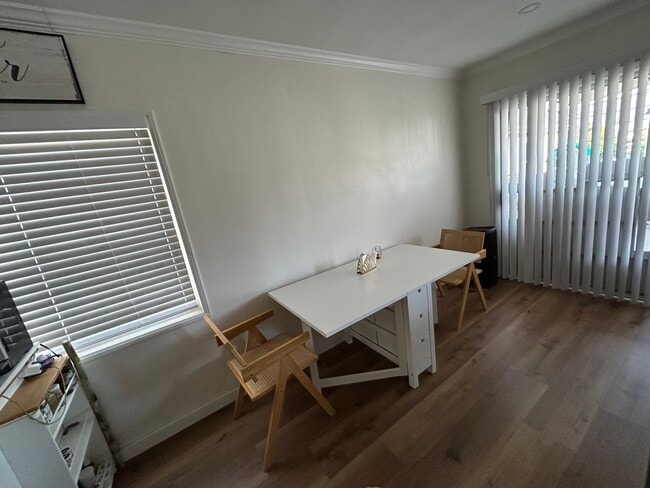 Building Photo - 1316 N Hollywood Way Unit B