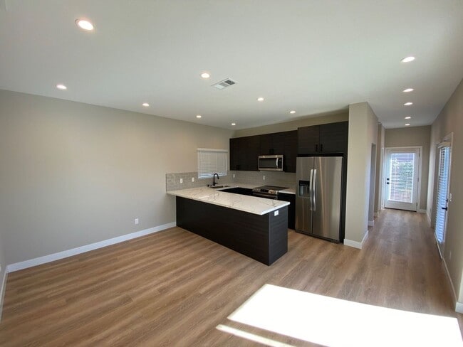 Photo - 5225 Tipton St