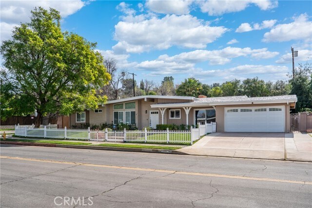 Photo - 23000 Brenford St