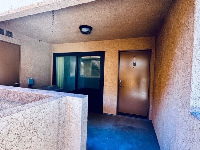 Photo - Remodelled 2 Bed 2 Bath For Rent at Signal Hill Unit #10