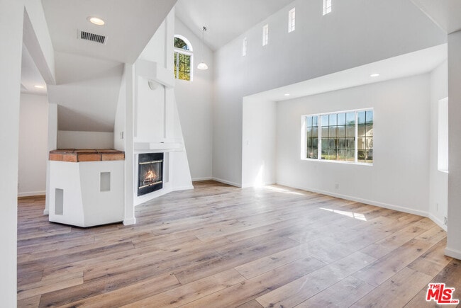 Photo - 4931 Stern Ave