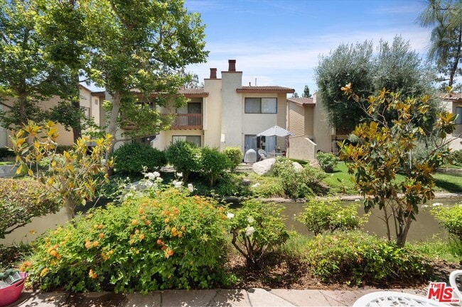Photo - 5720 Owensmouth Ave Townhome
